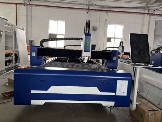 GX-3015E CNC лазерная металлорежущая машина 20 мм Толщина резки 120 м/мин Водяное охлаждение