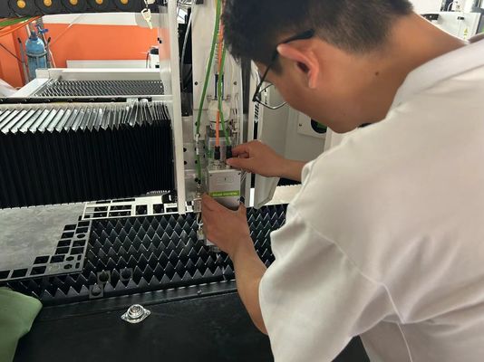 Программное обеспечение управления CYPCUT Используемая стальная лазерная режущая машина для цехов строительных материалов и сервомотор Delta