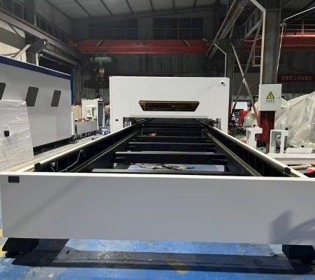 CE сертифицированная 3-6KW / 8KW / 12000W / 20000W лазерная режущая машина для металлических волокон с сервомотором Fuji / Delta / INOVANCE / Yasukawa