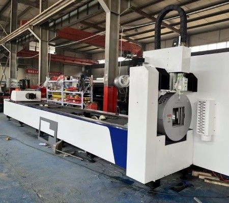 Лазерный источник репозиционирования точность 0,03 мм Авто-кормильщик CNC лазерная трубная режущая машина для небольших труб
